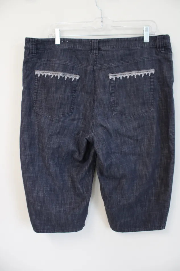 Dressbarn Rings Dressbarn Embroidered White Edged Blue Gray Denim Capri Pants 14W