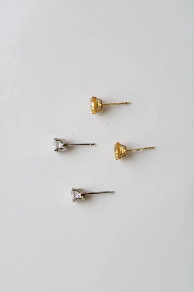 Jubilee Thrift Earrings 14K Gold Yellow Clear Stone Stud Earring Pair
