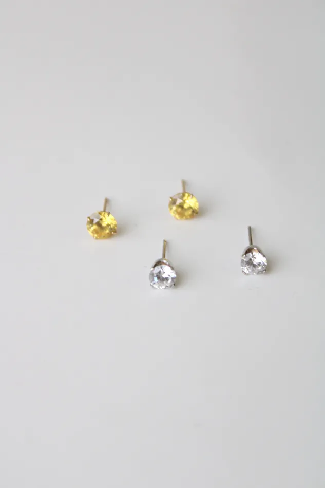 Jubilee Thrift Earrings 14K Gold Yellow Clear Stone Stud Earring Pair
