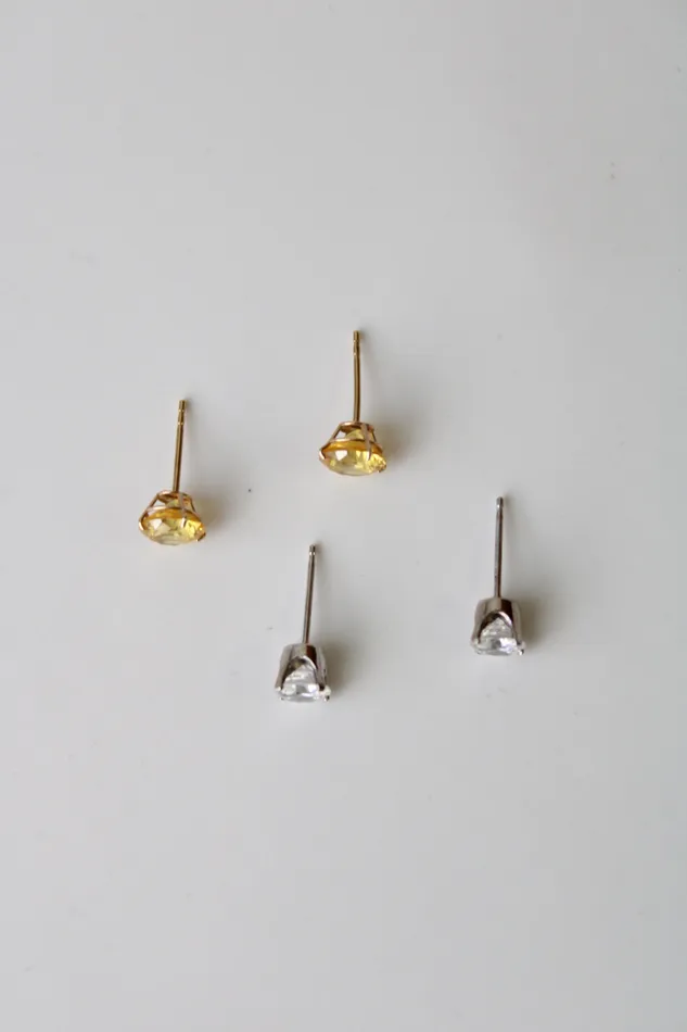 Jubilee Thrift Earrings 14K Gold Yellow Clear Stone Stud Earring Pair