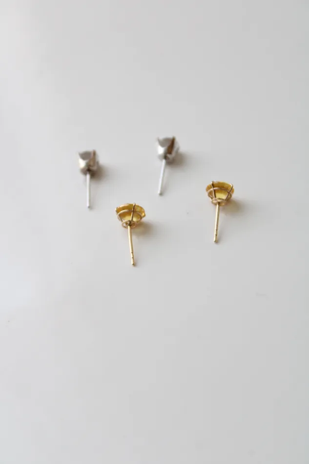 Jubilee Thrift Earrings 14K Gold Yellow Clear Stone Stud Earring Pair