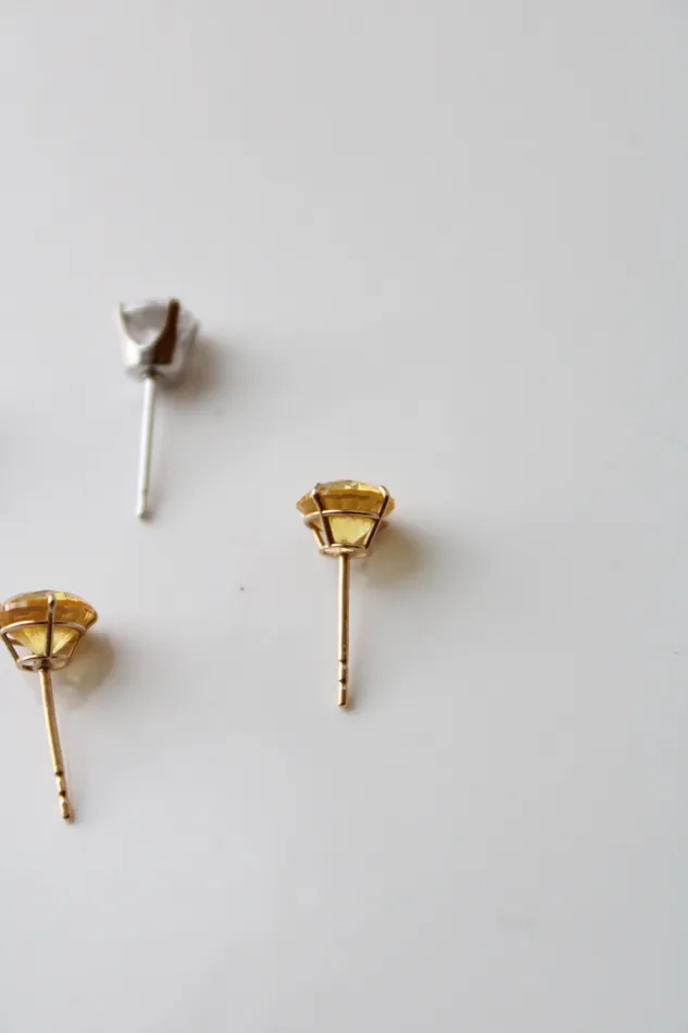 Jubilee Thrift Earrings 14K Gold Yellow Clear Stone Stud Earring Pair