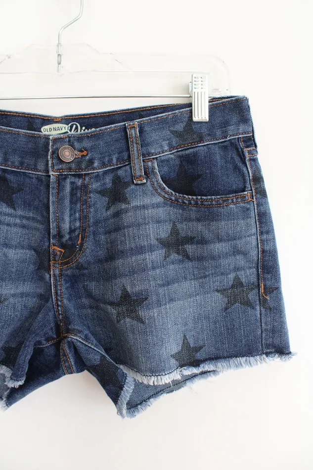 Old Navy The Diva Star Patterned Jean Shorts 4 Old Navy Earrings