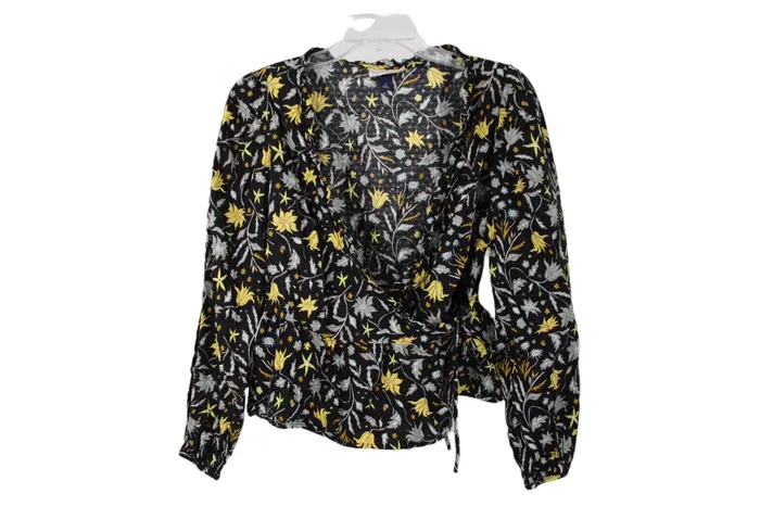 Universal Thread NEW Universal Thread Black Floral Top S Rings