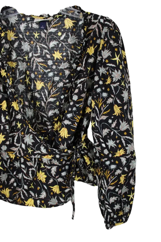 Universal Thread NEW Universal Thread Black Floral Top S Rings