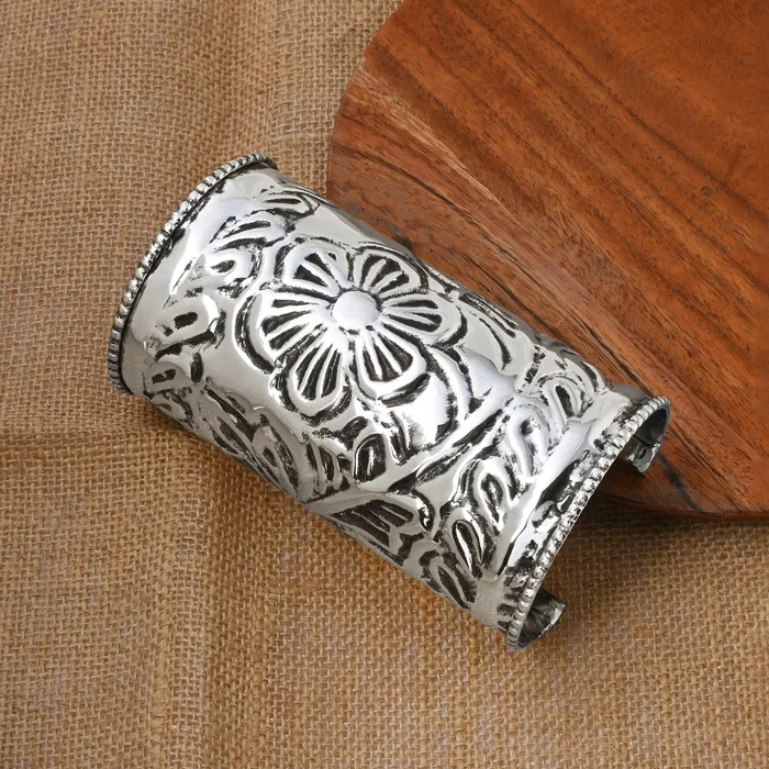 Bracelets Teejh Teejh Kiarah Silver Oxidised Cuff Bracelet