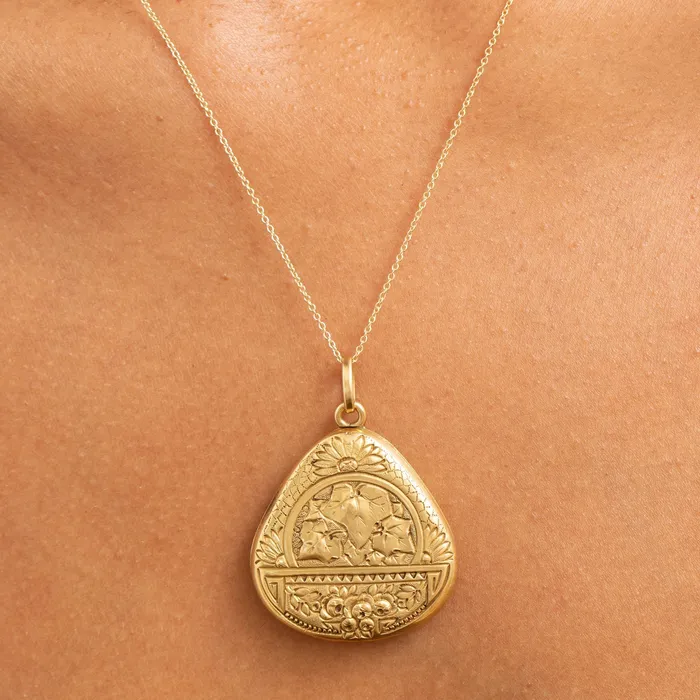 Necklaces Early 20th Century Floral Embossed 14K Gold Locket Necklace Antique