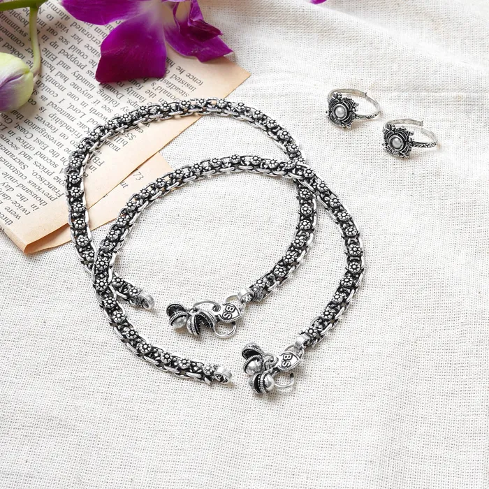 Rings Teejh Nalika Set Of Anklet and Toe Ring Teejh