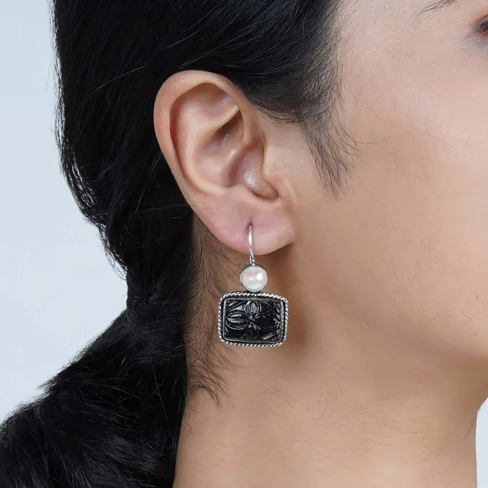 Teejh Diti Black Stone Pearl Earring Teejh Earrings Teejh Diti Black Stone Pearl Earring Teejh Earrings