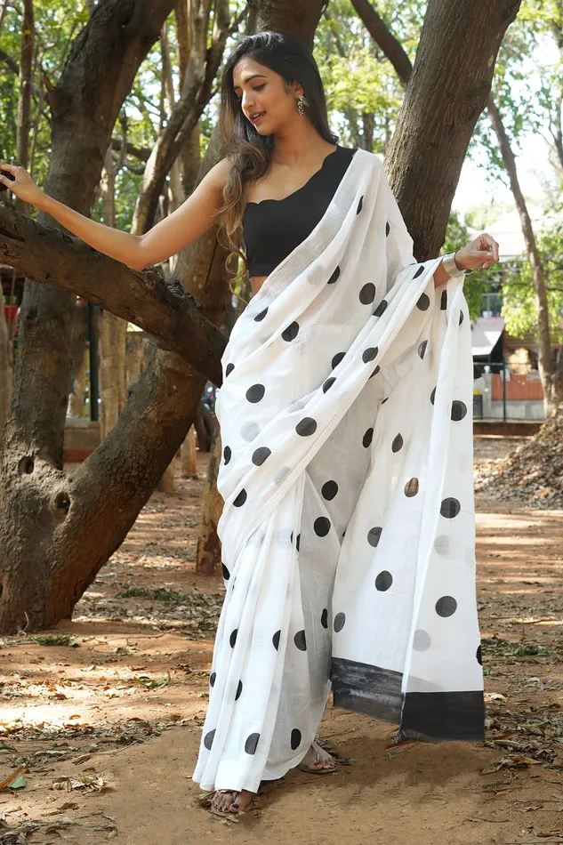 Teejh Earrings Teejh Aruhi Mulmul Cotton Saree