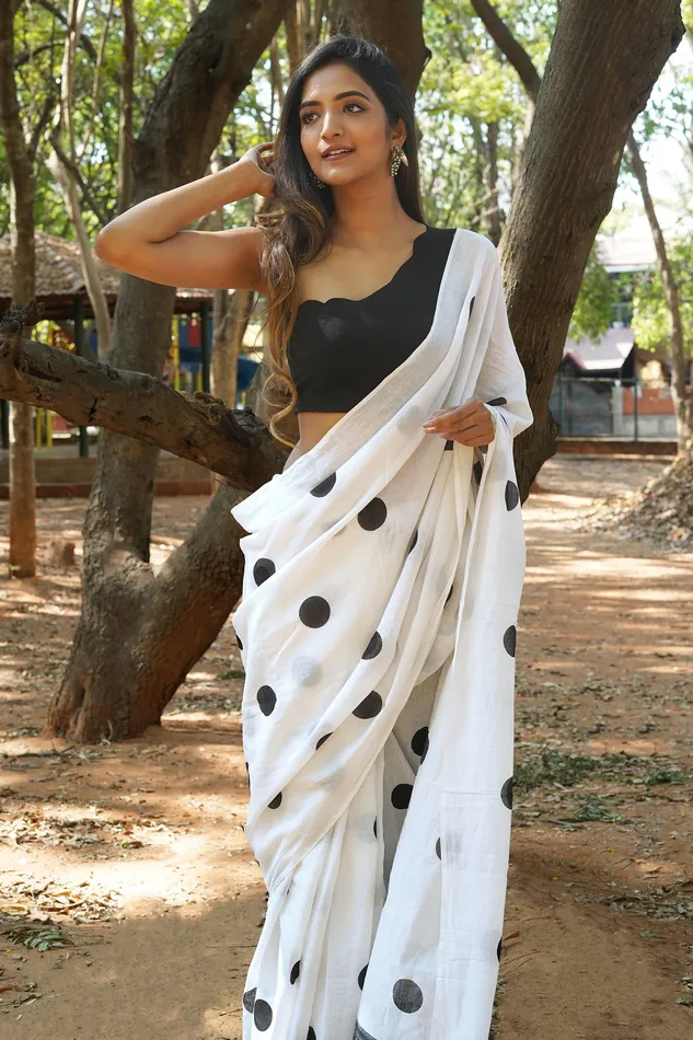 Teejh Earrings Teejh Aruhi Mulmul Cotton Saree