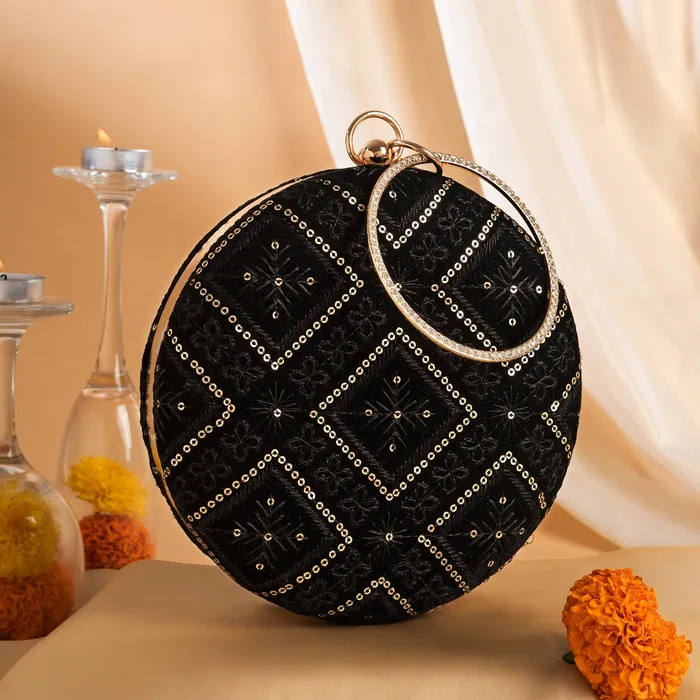 Teejh Teejh Nijhum Round Party Clutch Rings