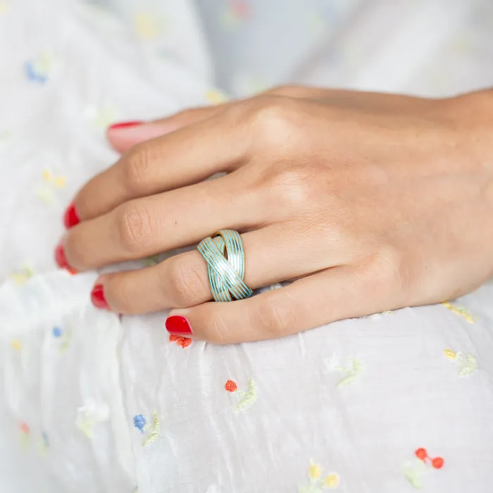 Vintage Rings 18k Yellow Gold And Blue Enamel Rolling Ring