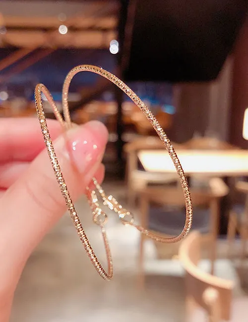 02 Earrings E657 19 Gold Textured Hoop Earrings