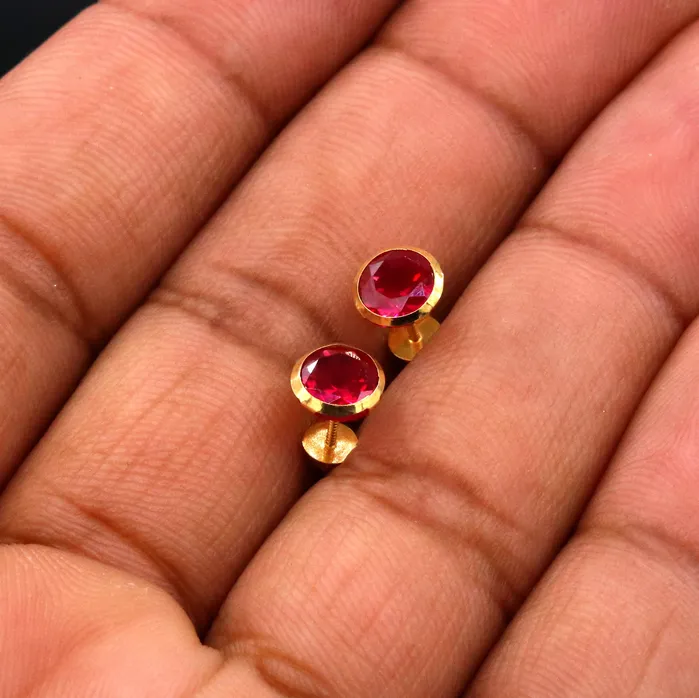 18Karat yellow gold gorgeous red cubic zircon stone amazing 6 mm stud earring excellent vintage antique design er88 TRIBAL ORNAMENTS Earrings