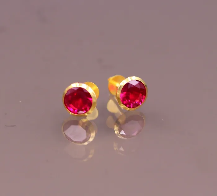 18Karat yellow gold gorgeous red cubic zircon stone amazing 6 mm stud earring excellent vintage antique design er88 TRIBAL ORNAMENTS Earrings