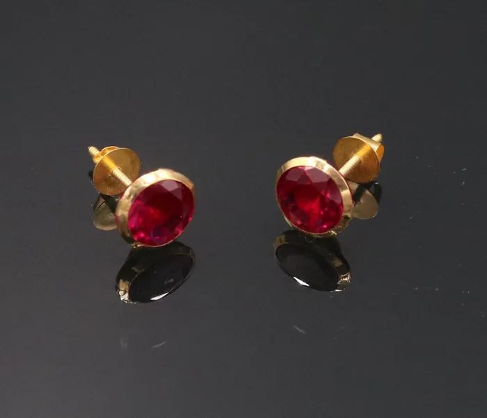 18Karat yellow gold gorgeous red cubic zircon stone amazing 6 mm stud earring excellent vintage antique design er88 TRIBAL ORNAMENTS Earrings