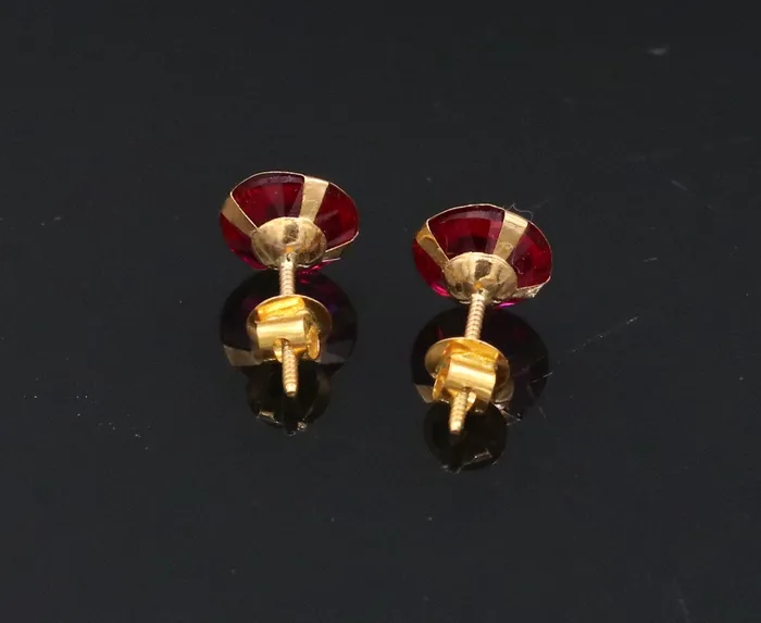 18Karat yellow gold gorgeous red cubic zircon stone amazing 6 mm stud earring excellent vintage antique design er88 TRIBAL ORNAMENTS Earrings