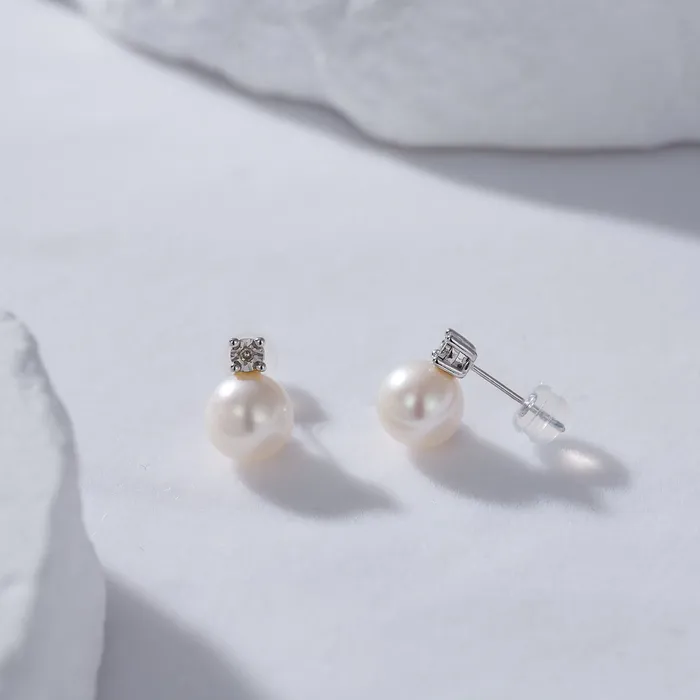 Earrings Pearly Lustre 18K Solid Gold Diamond Pearl Earrings KE00092