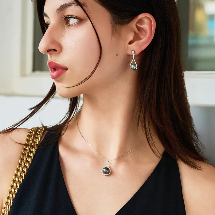 Earrings Pearly Lustre Tahitian Pearl Earrings WE00783