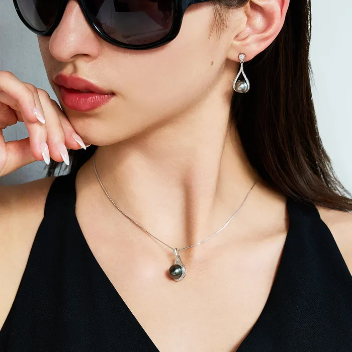 Earrings Pearly Lustre Tahitian Pearl Earrings WE00783