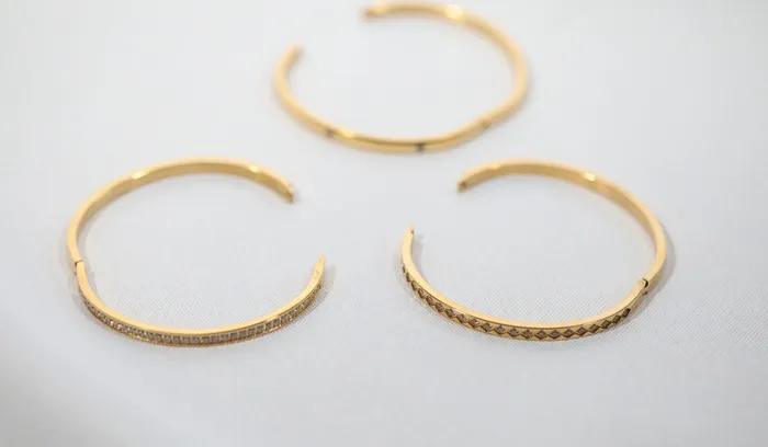 Jewelvers Bracelets 18K GoldFilled Zircon Clipon Bangle Jewelvers Bracelets 18K GoldFilled Zircon Clipon Bangle