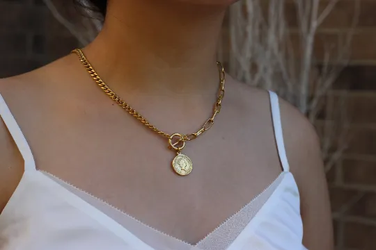 Necklaces Jewelvers 18K GoldFilled Queen Toggle Necklace Necklaces Jewelvers 18K GoldFilled Queen Toggle Necklace