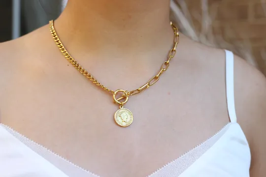 Necklaces Jewelvers 18K GoldFilled Queen Toggle Necklace Necklaces Jewelvers 18K GoldFilled Queen Toggle Necklace