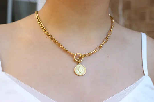 Necklaces Jewelvers 18K GoldFilled Queen Toggle Necklace Necklaces Jewelvers 18K GoldFilled Queen Toggle Necklace