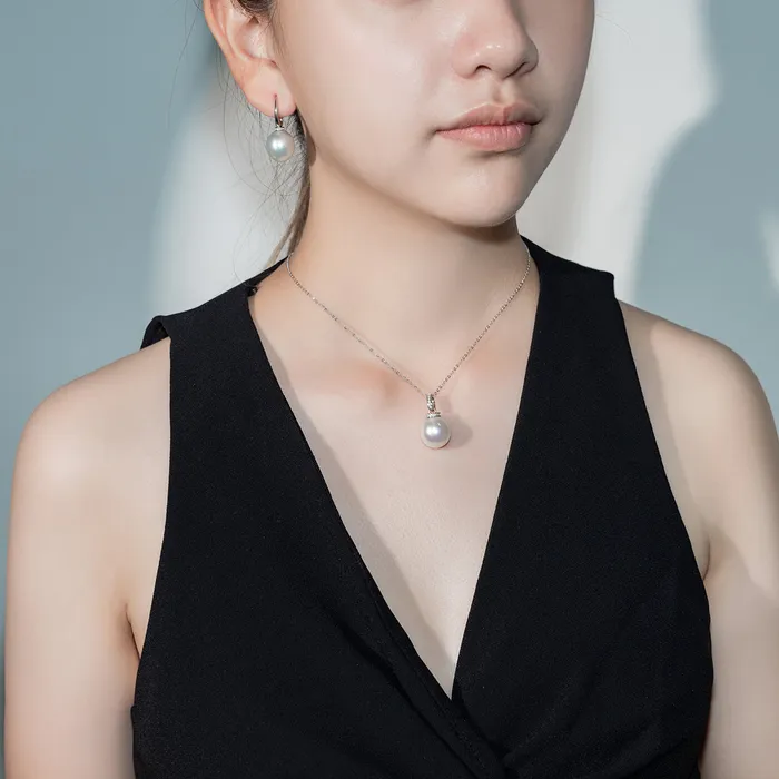 Necklaces Pearly Lustre 18K Solid Gold Australian White Diamond Saltwater Pearl Necklace KN00140