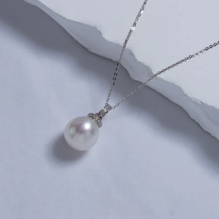 Necklaces Pearly Lustre 18K Solid Gold Australian White Diamond Saltwater Pearl Necklace KN00140