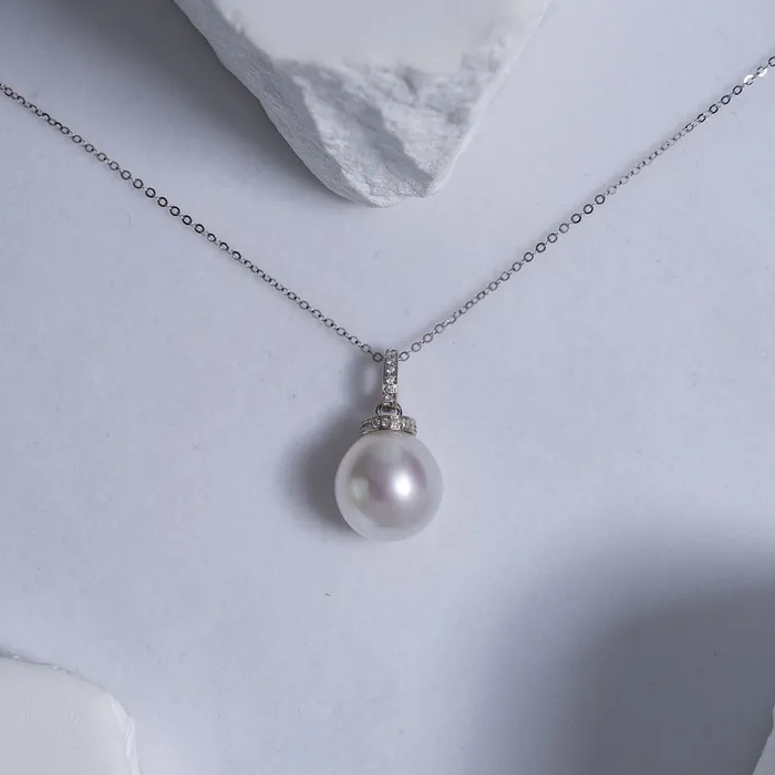 Necklaces Pearly Lustre 18K Solid Gold Australian White Diamond Saltwater Pearl Necklace KN00140