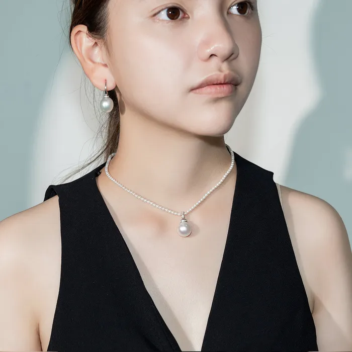 Necklaces Pearly Lustre 18K Solid Gold Australian White Diamond Saltwater Pearl Necklace KN00140