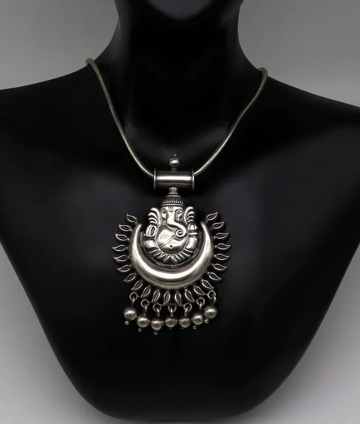 Necklaces TRIBAL ORNAMENTS 925 fine pure silver customized design idol lord Ganesha pendant with gorgeous hanging drops excellent brides gifting pendant India ssp360