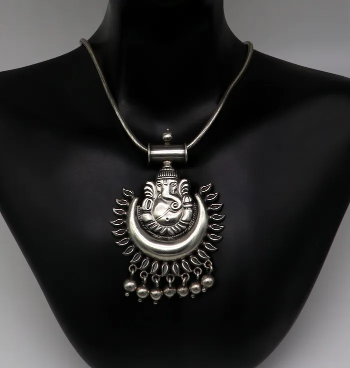 Necklaces TRIBAL ORNAMENTS 925 fine pure silver customized design idol lord Ganesha pendant with gorgeous hanging drops excellent brides gifting pendant India ssp360