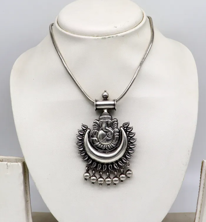 Necklaces TRIBAL ORNAMENTS 925 fine pure silver customized design idol lord Ganesha pendant with gorgeous hanging drops excellent brides gifting pendant India ssp360