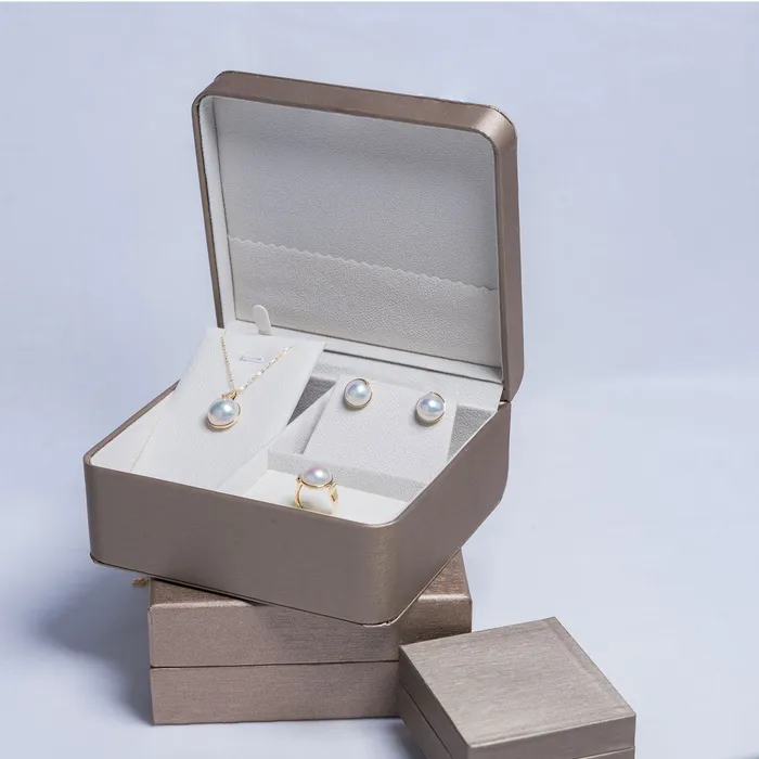 Pearly Lustre Earrings 18K Diamond Edison Mabe Pearl Earrings KE00123