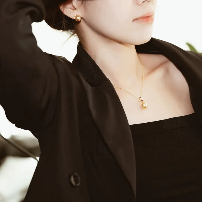 Pearly Lustre Necklaces Elegant Pearl Necklace WN00252
