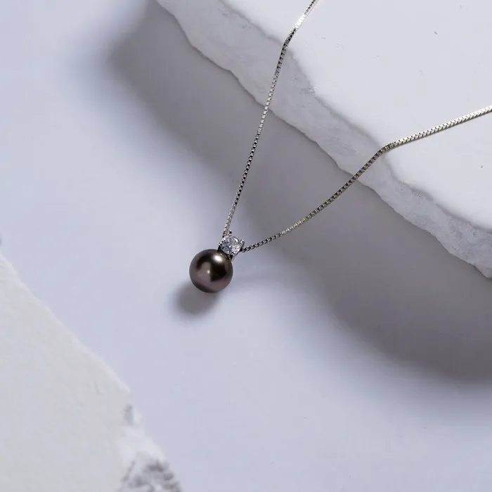 Pearly Lustre Necklaces Elegant Tahitian Pearl Necklace WN00405