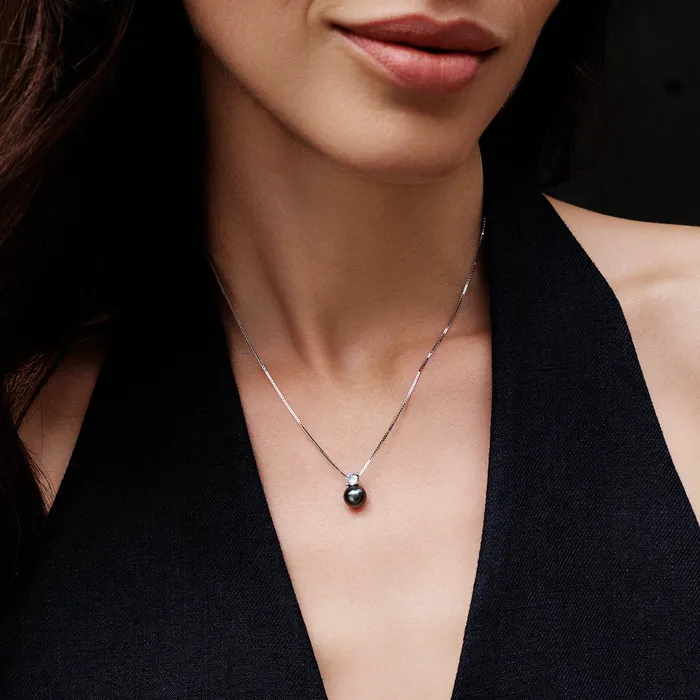 Pearly Lustre Necklaces Elegant Tahitian Pearl Necklace WN00405