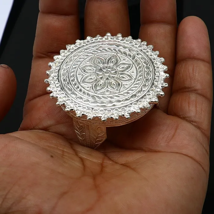 TRIBAL ORNAMENTS Rings 2 Vintage design 925 Sterling silver handmade small round shape tablebazotchouki excellent home puja utensils temple art su1161